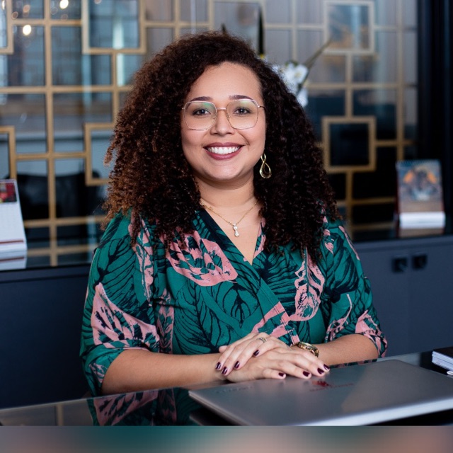 Carolina Baia, Advogada